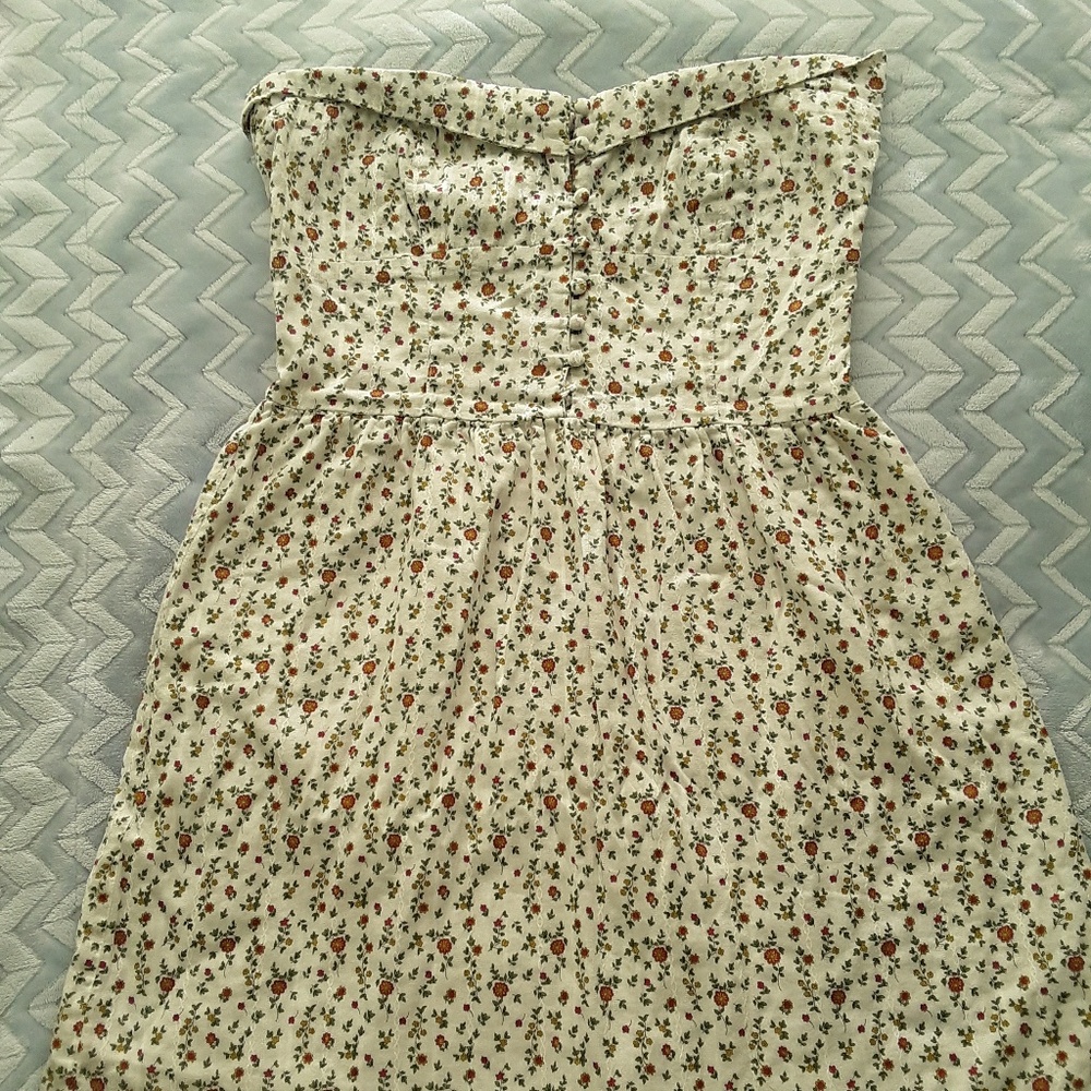 Short strapless dress